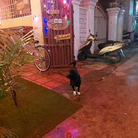 Peri Evi Hostel Phnom Penh Bassac Lane Buitenkant foto
