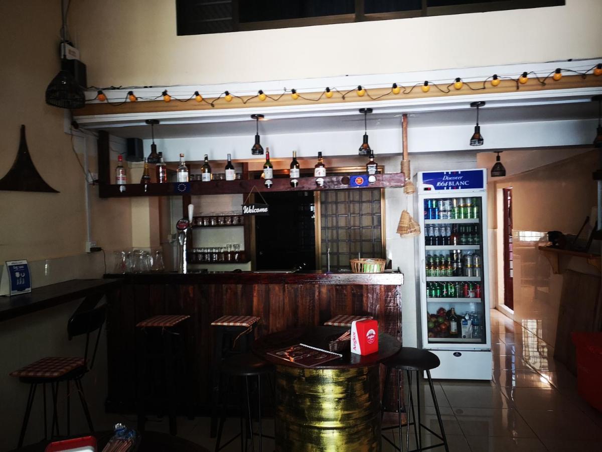Peri Evi Hostel Phnom Penh Bassac Lane Buitenkant foto