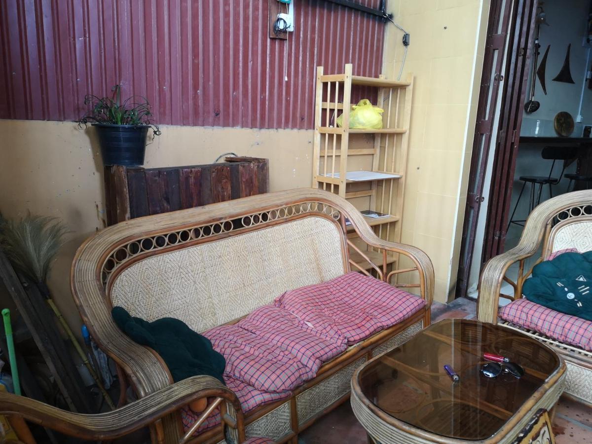Peri Evi Hostel Phnom Penh Bassac Lane Buitenkant foto