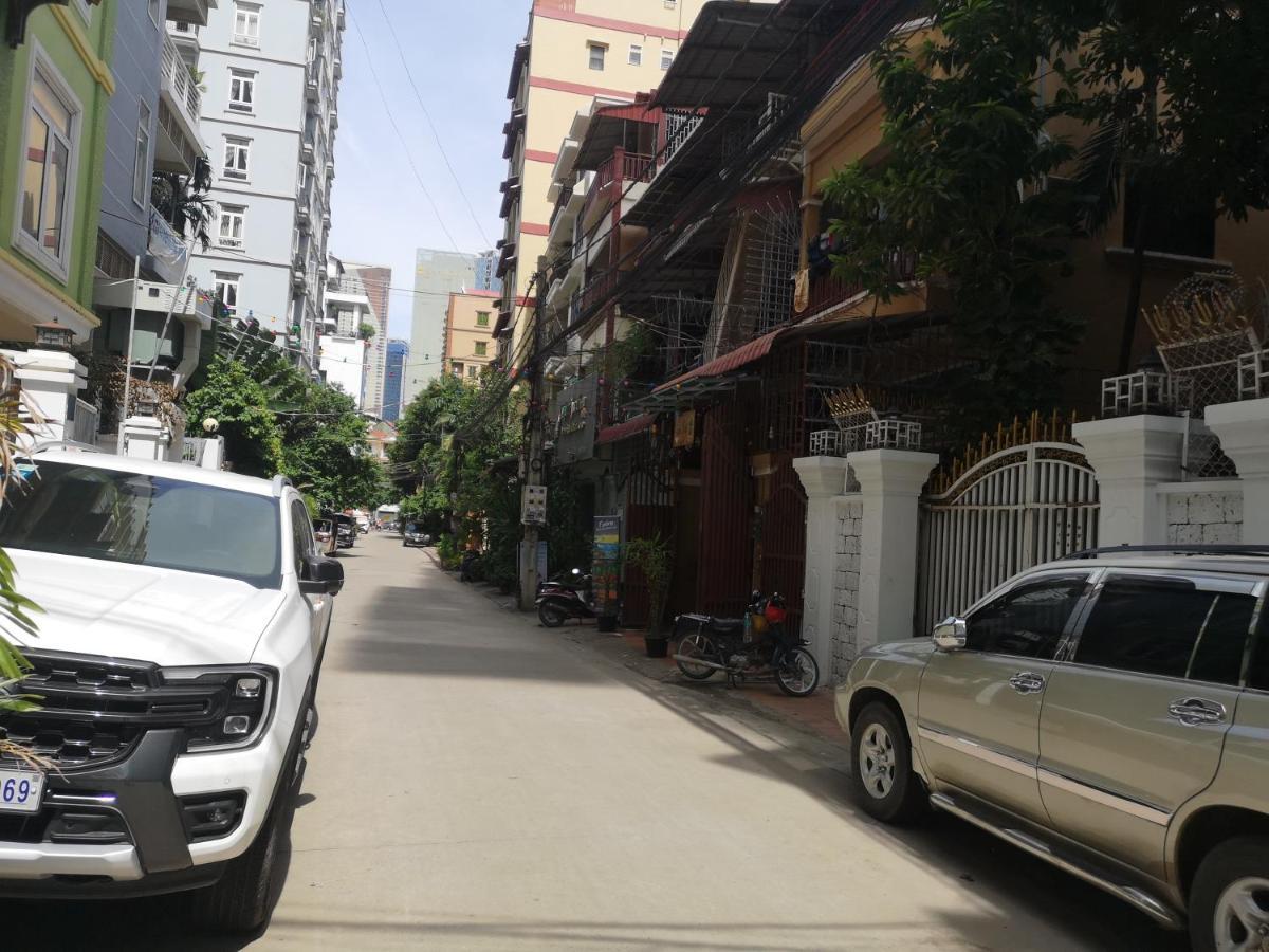 Peri Evi Hostel Phnom Penh Bassac Lane Buitenkant foto