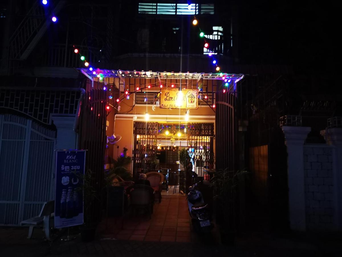 Peri Evi Hostel Phnom Penh Bassac Lane Buitenkant foto