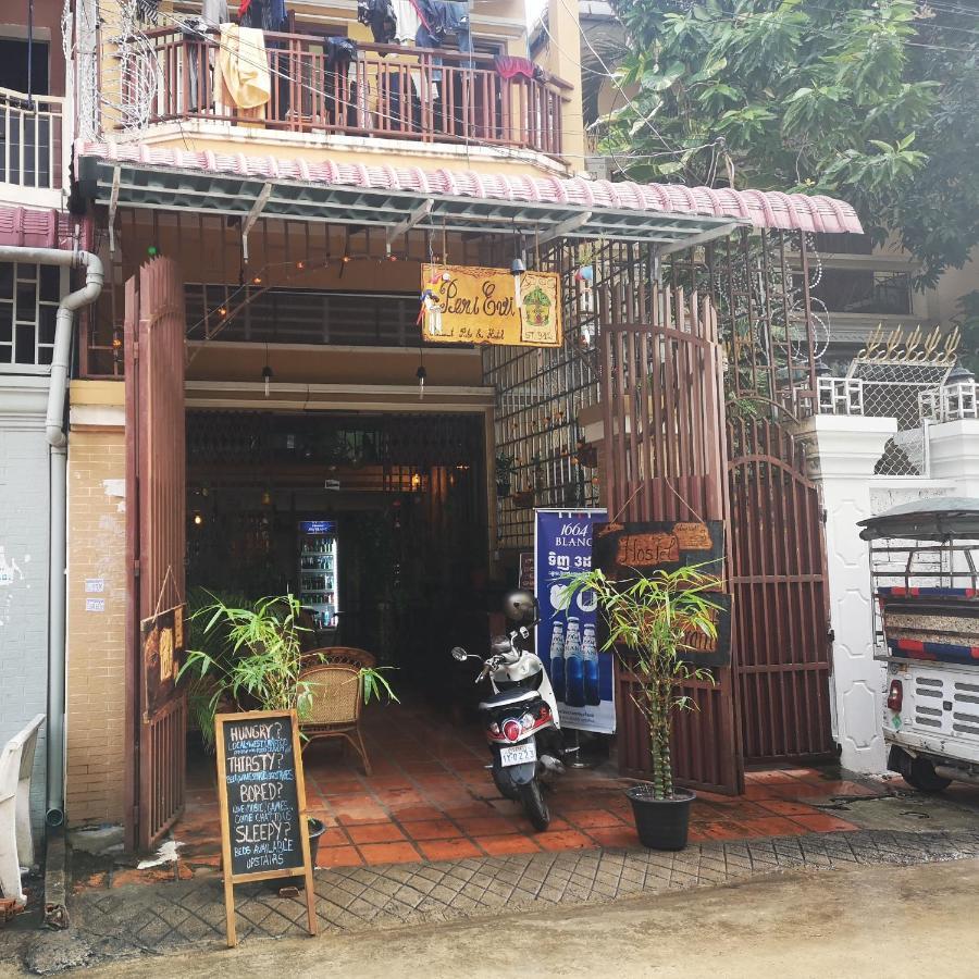 Peri Evi Hostel Phnom Penh Bassac Lane Buitenkant foto