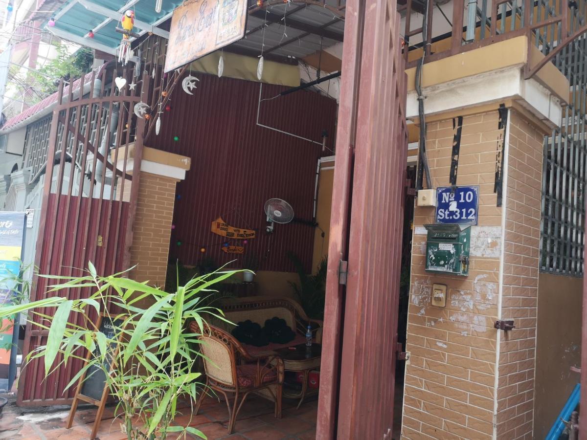Peri Evi Hostel Phnom Penh Bassac Lane Buitenkant foto