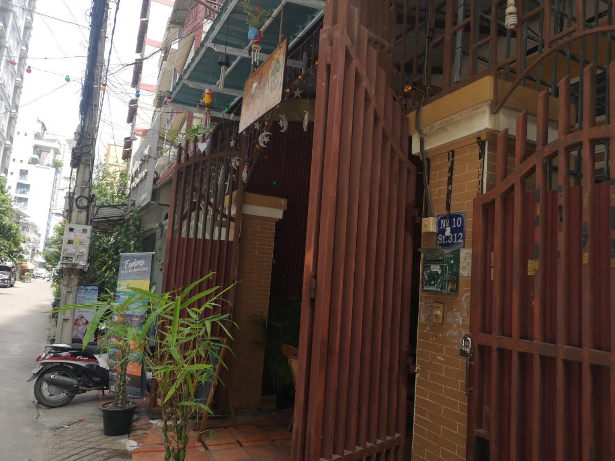 Peri Evi Hostel Phnom Penh Bassac Lane Buitenkant foto