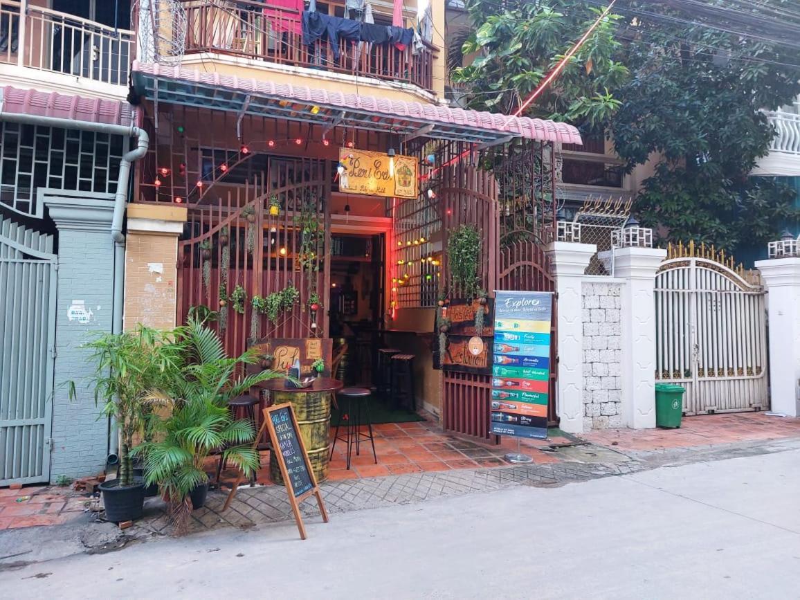 Peri Evi Hostel Phnom Penh Bassac Lane Buitenkant foto