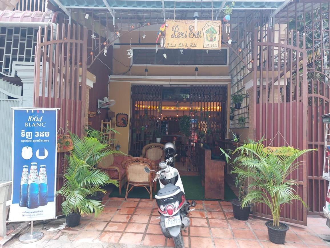 Peri Evi Hostel Phnom Penh Bassac Lane Buitenkant foto