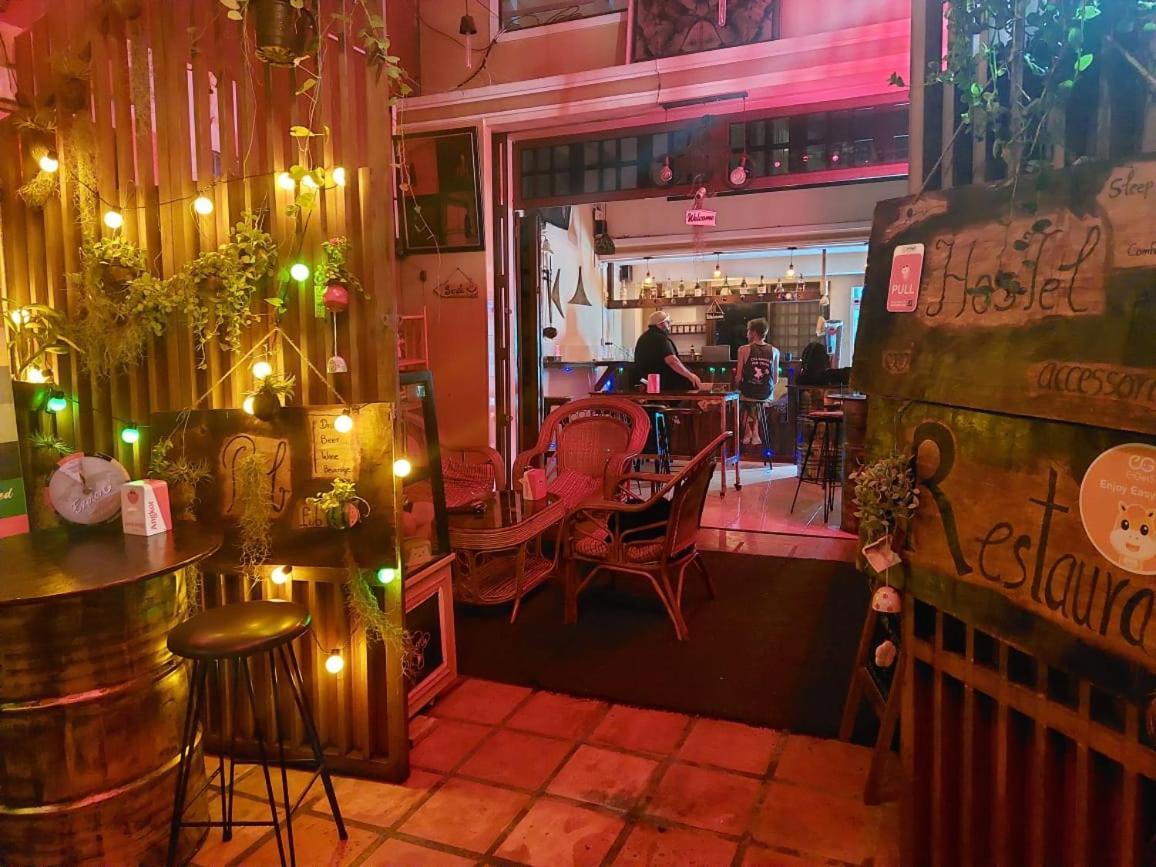 Peri Evi Hostel Phnom Penh Bassac Lane Buitenkant foto