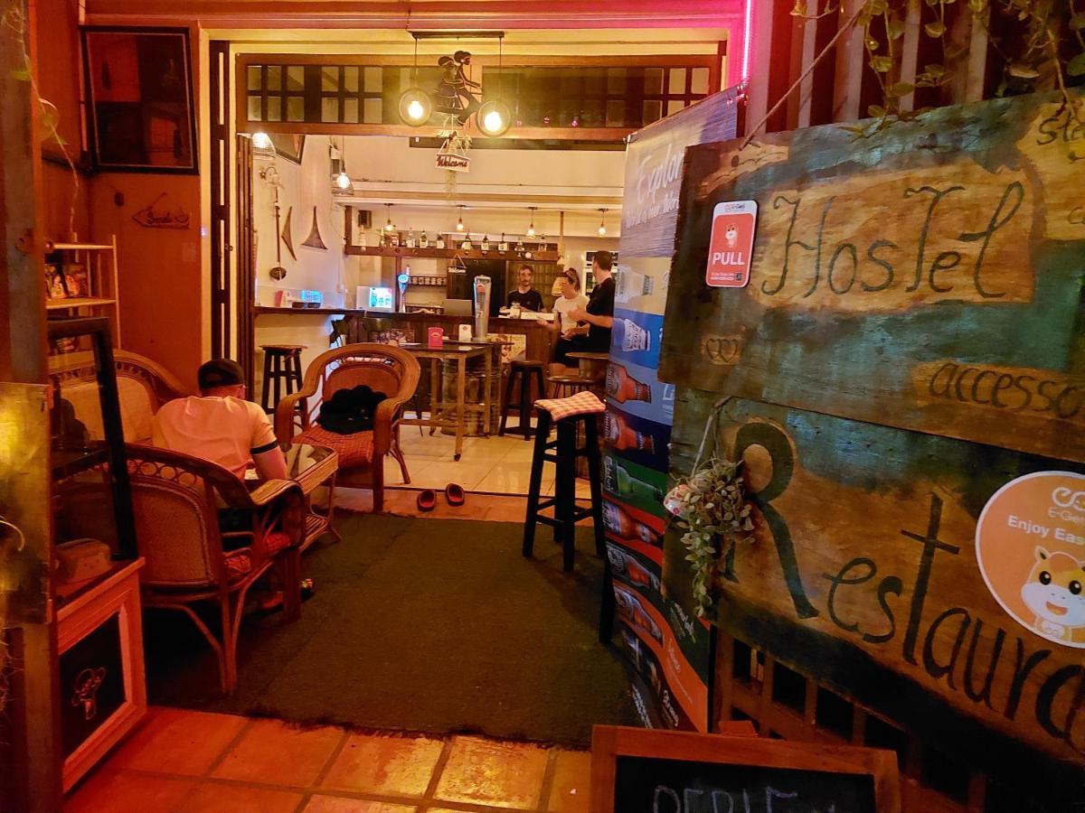 Peri Evi Hostel Phnom Penh Bassac Lane Buitenkant foto