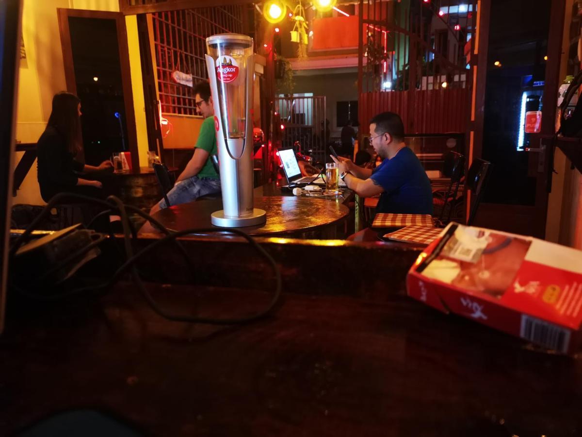 Peri Evi Hostel Phnom Penh Bassac Lane Buitenkant foto