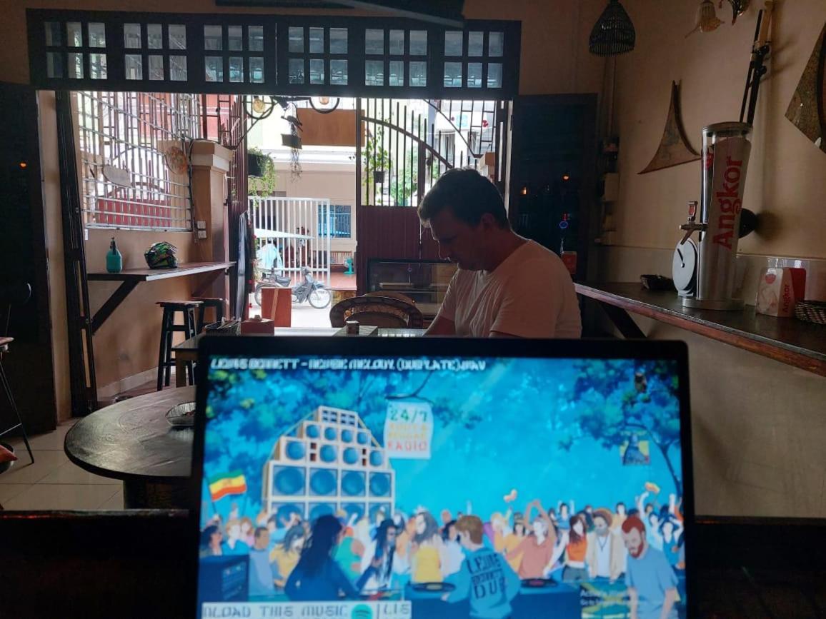 Peri Evi Hostel Phnom Penh Bassac Lane Buitenkant foto
