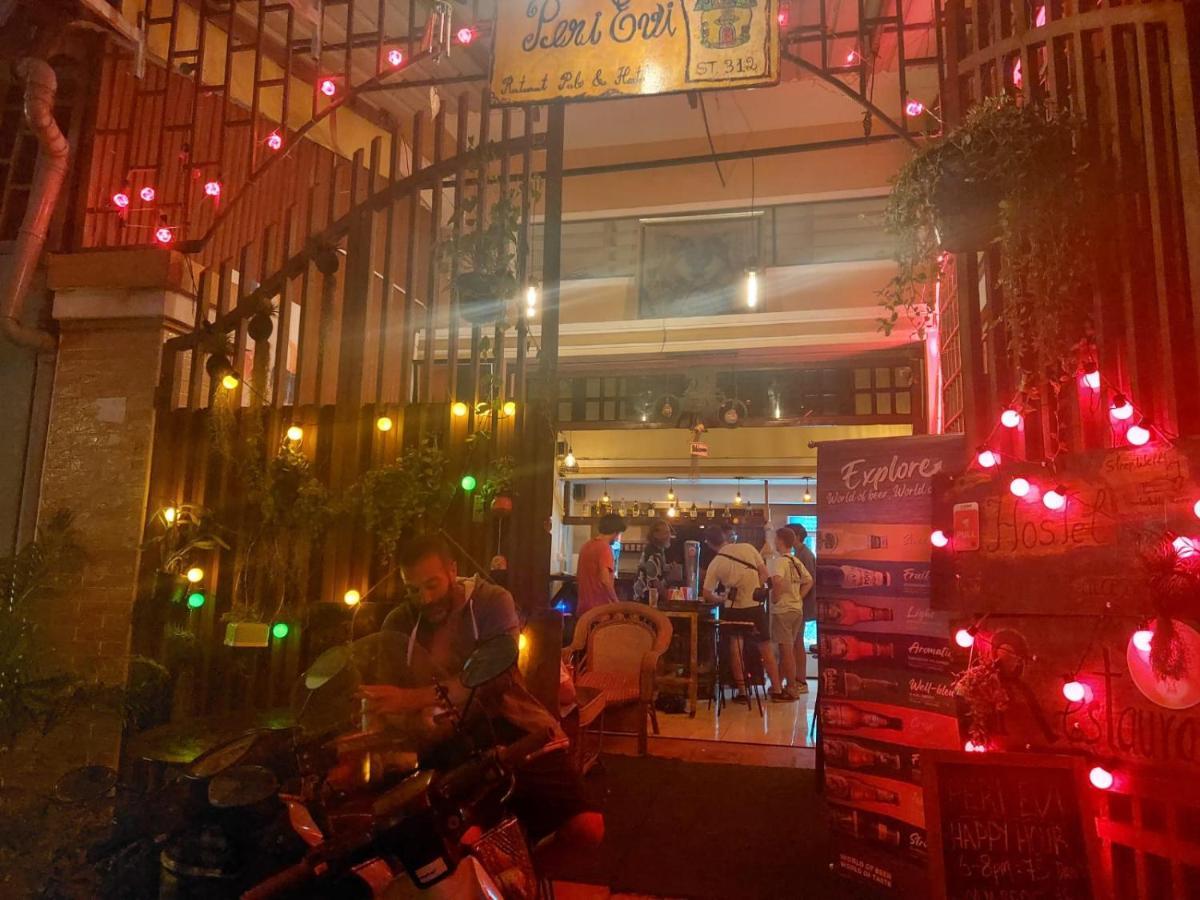 Peri Evi Hostel Phnom Penh Bassac Lane Buitenkant foto