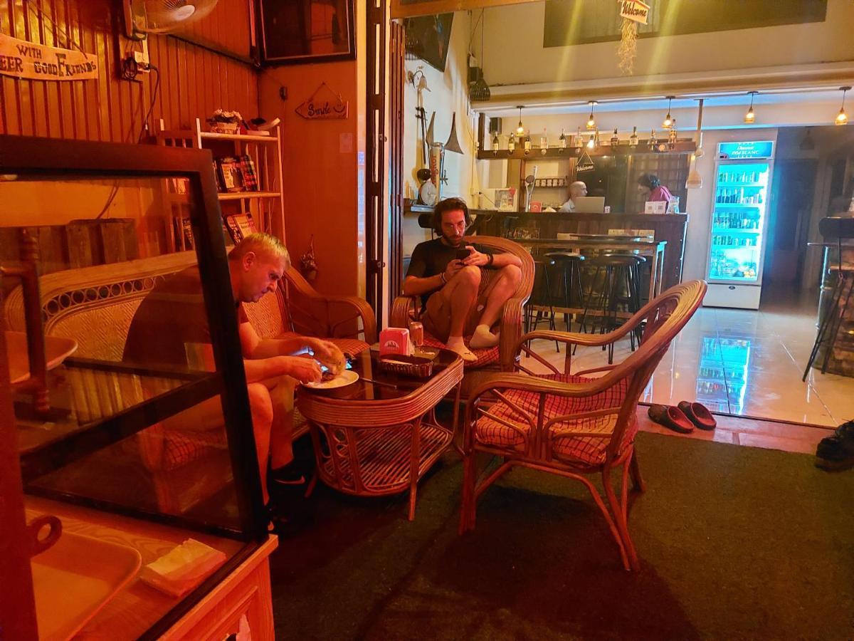 Peri Evi Hostel Phnom Penh Bassac Lane Buitenkant foto