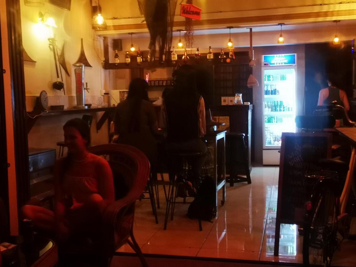 Peri Evi Hostel Phnom Penh Bassac Lane Buitenkant foto