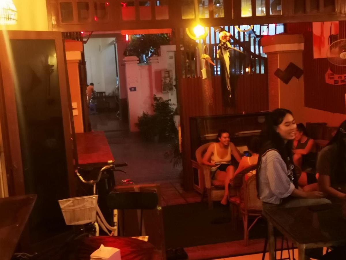 Peri Evi Hostel Phnom Penh Bassac Lane Buitenkant foto