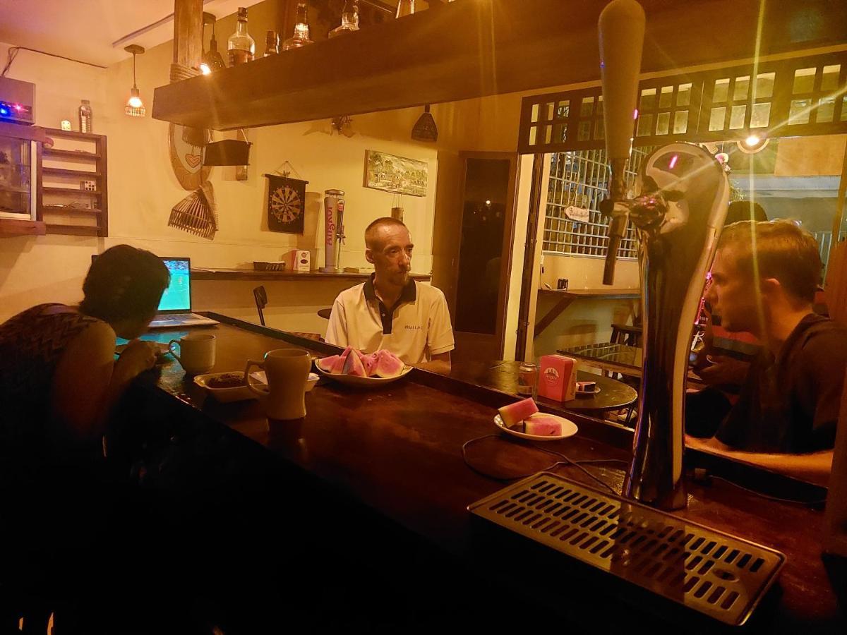 Peri Evi Hostel Phnom Penh Bassac Lane Buitenkant foto