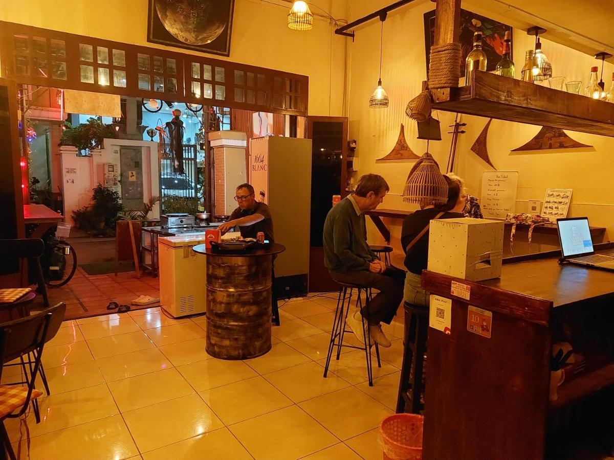 Peri Evi Hostel Phnom Penh Bassac Lane Buitenkant foto