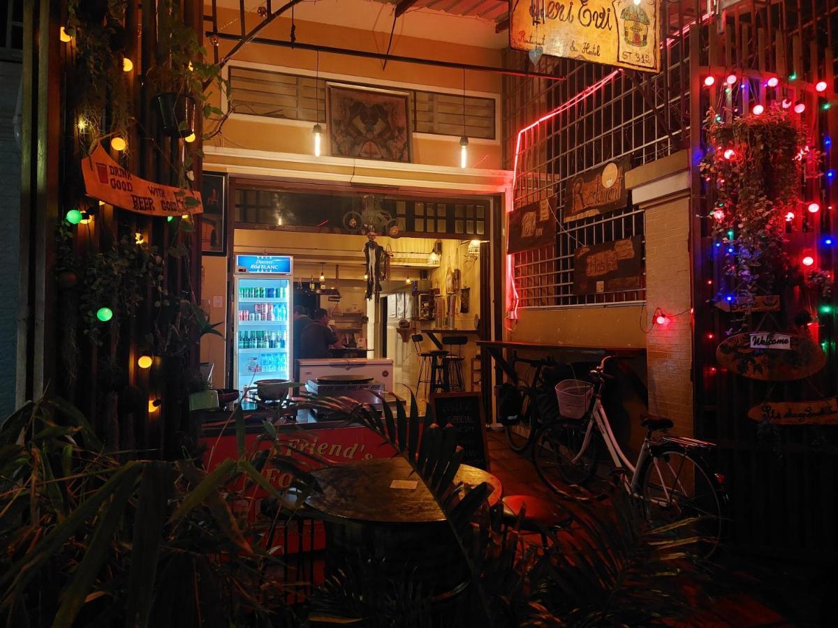 Peri Evi Hostel Phnom Penh Bassac Lane Buitenkant foto
